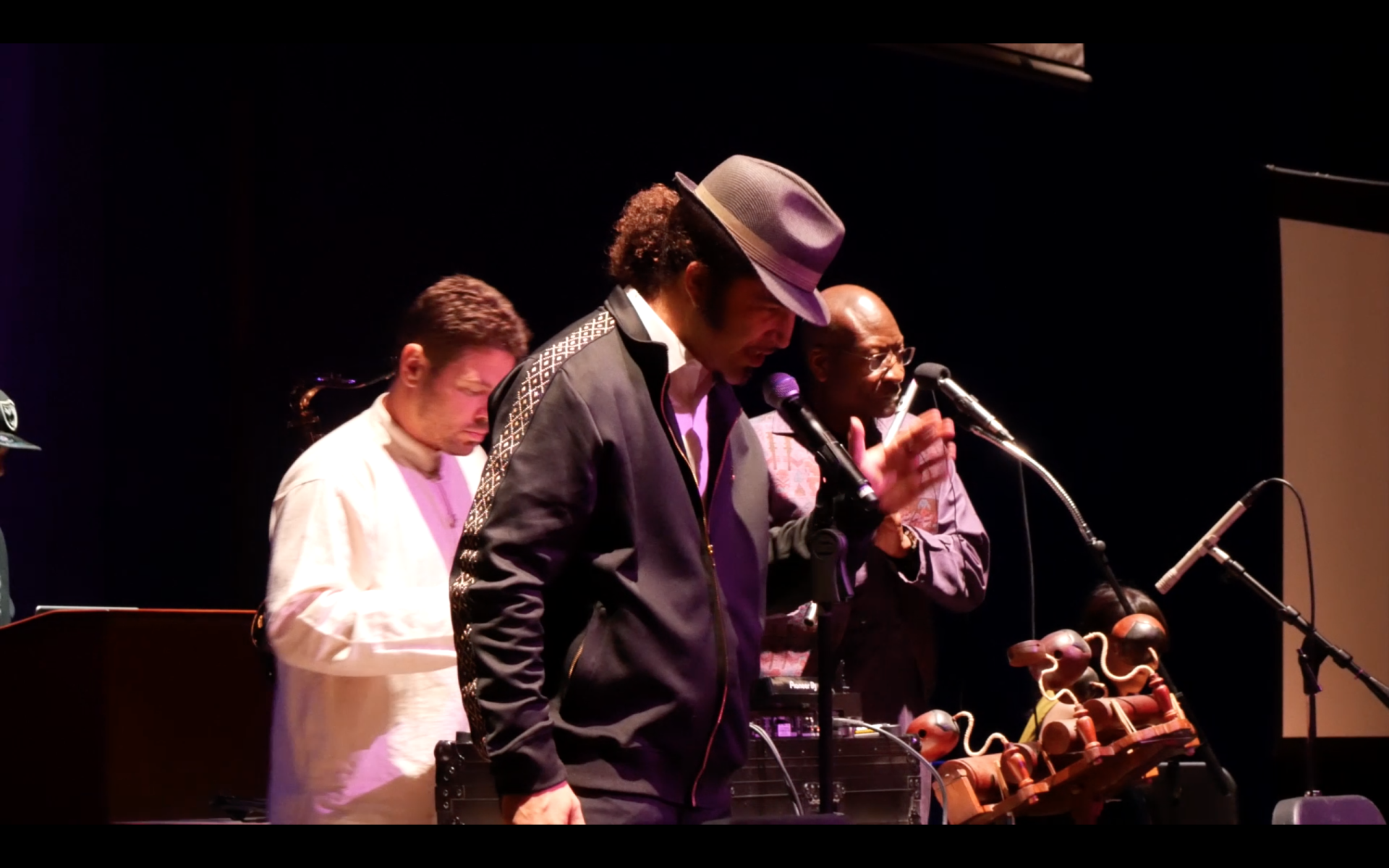 5d32dd2776f15 02 53 Am