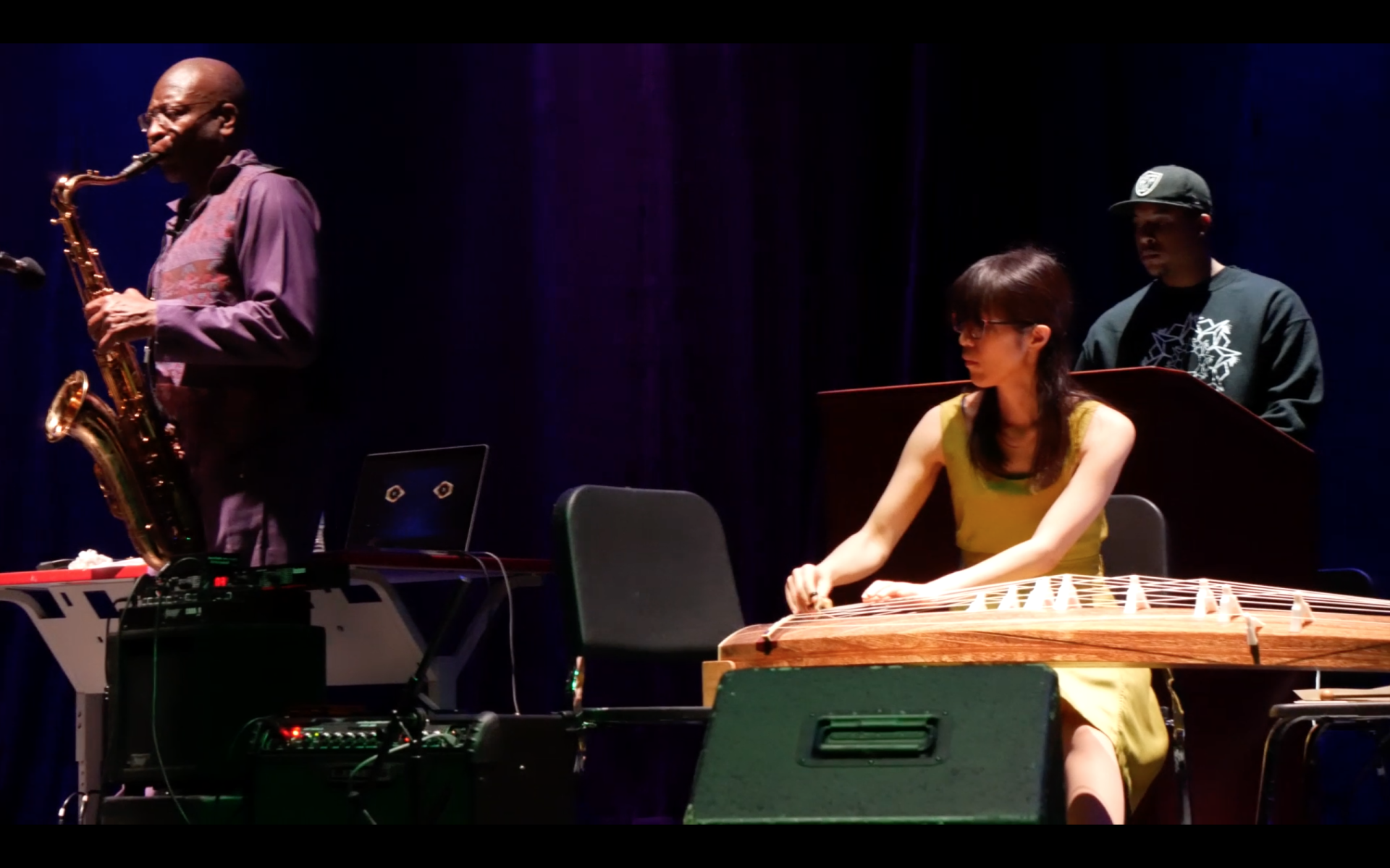 5d32e158c3aaa 33 00 Am